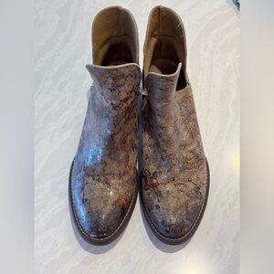 Elegant Marble-Effect Ankle Boots